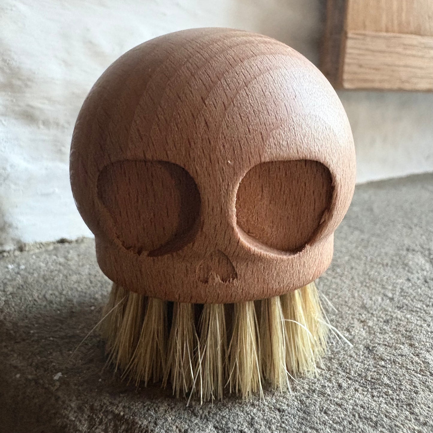 Skull Brush